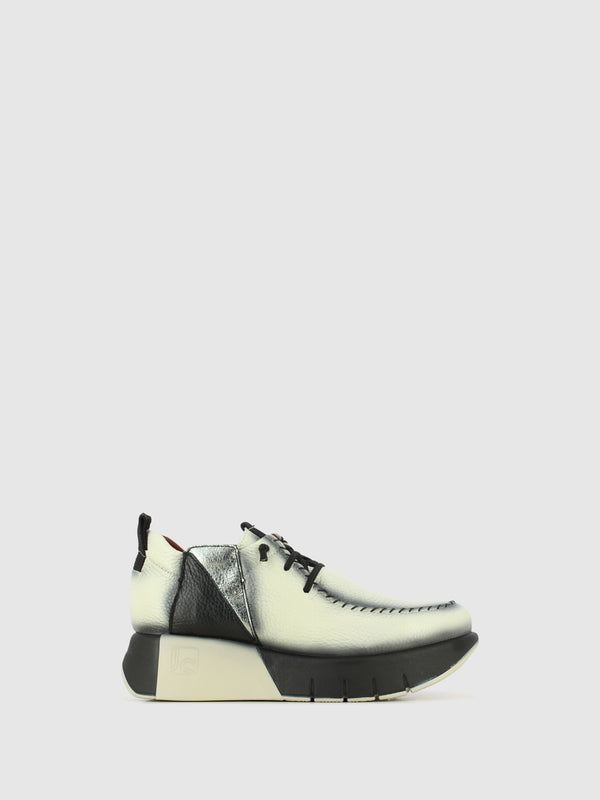 Sapatos com Atacadores em Branco Cru
